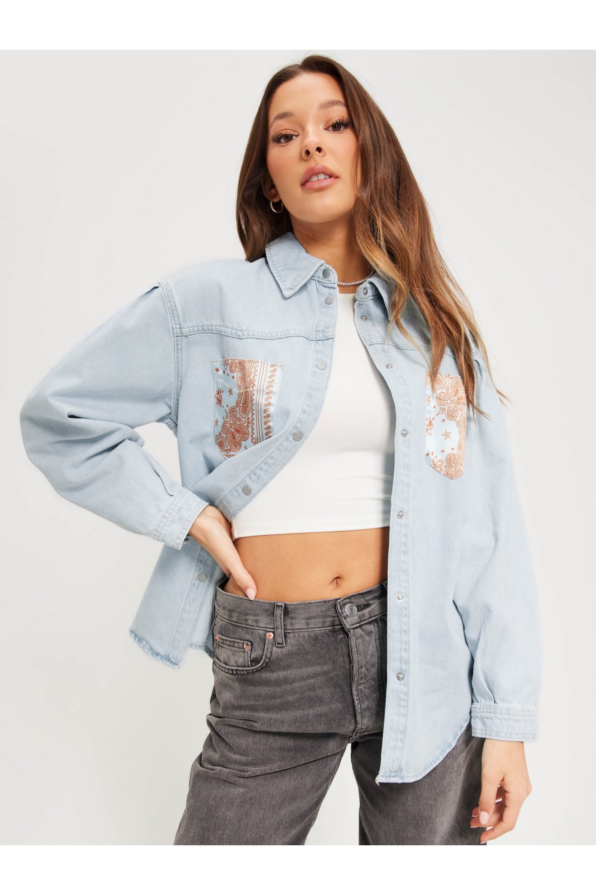 Only ONLCAMILLE LS PATCH DNM SHIRT CRO