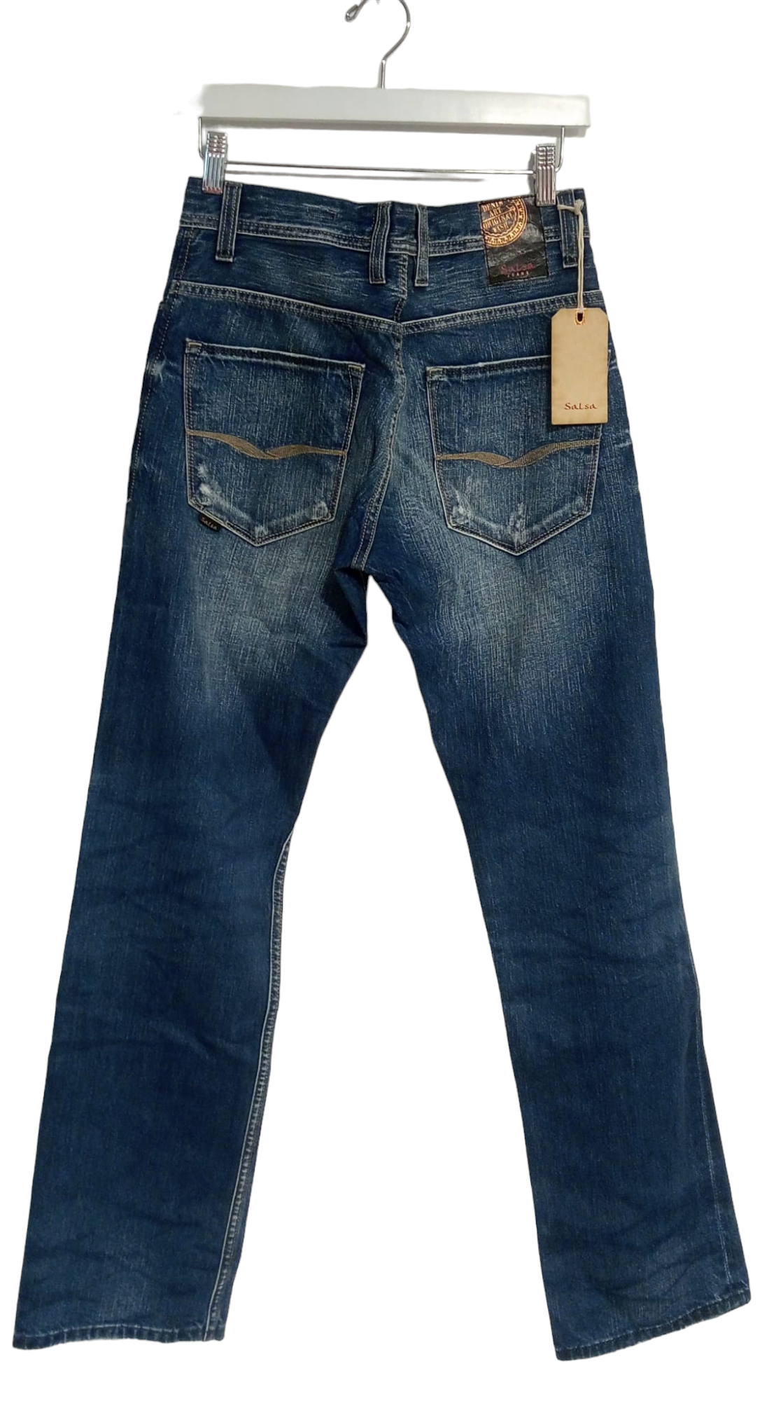 Hombre de espalda con pantalón tejano Salsa